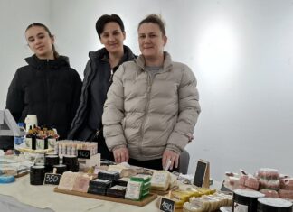 ВИДЕО: Петранка од гевгелиско Миравци љубовта кон природата ја преточува во рачни изработки за нега на кожата