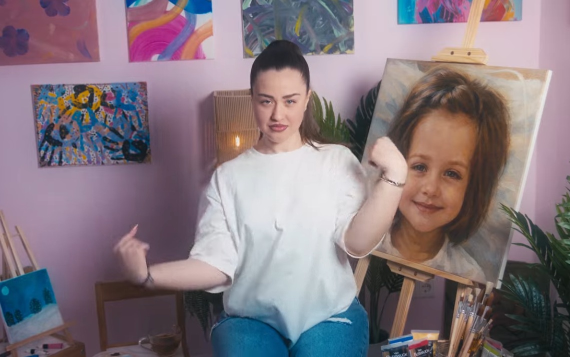 Тина Русева го објави својот прв сингл со спот и порачува – Не се менувај за ниту еден збор, Биди своја !  (ВИДЕО)