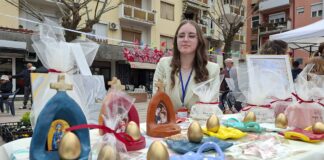 Младата Мелани од струмичко Куклиш прави уникатни дела од глина – на почетокот и било тешко но не се откажала (ВИДЕО)