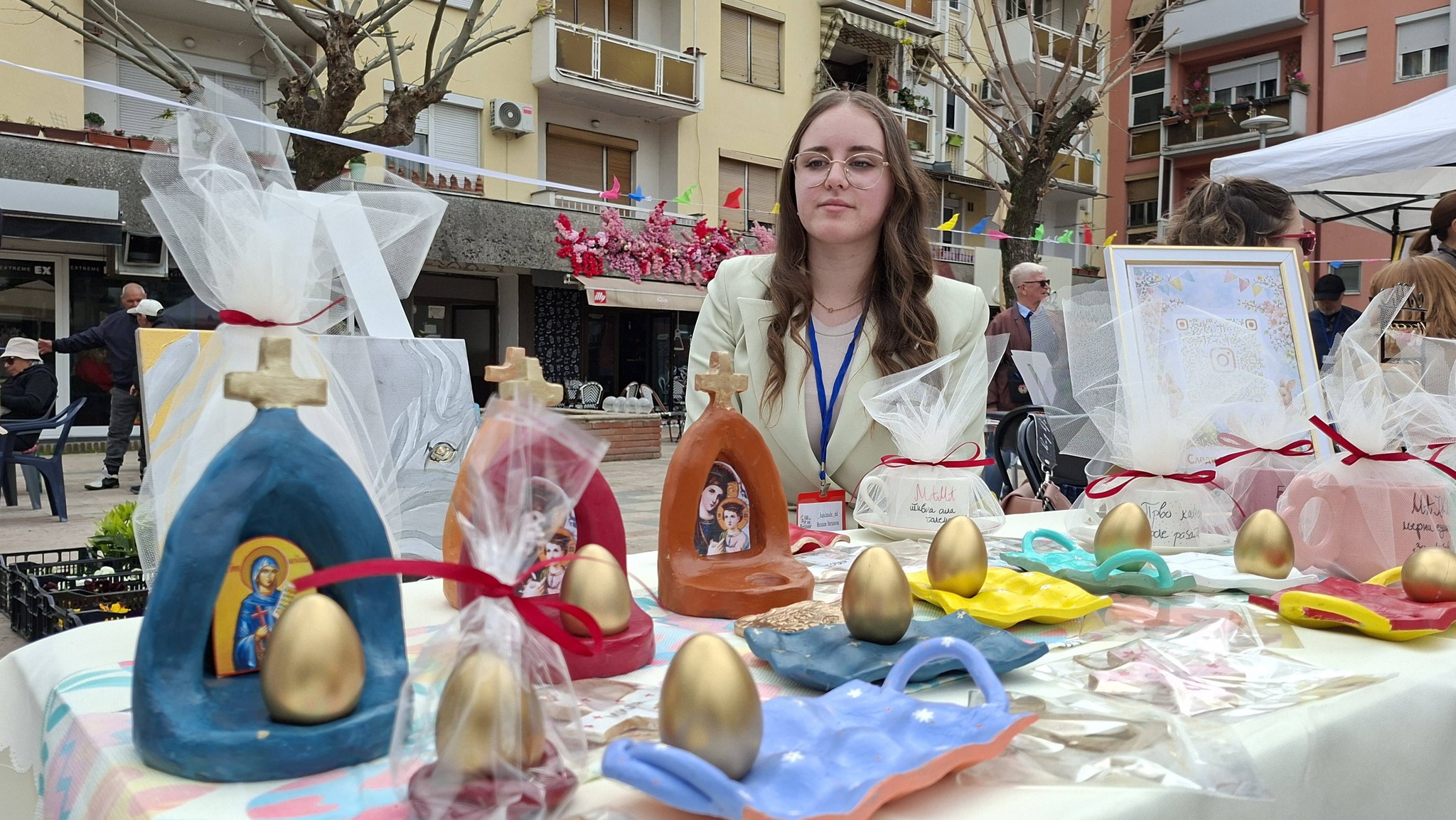 Младата Мелани од струмичко Куклиш прави уникатни дела од глина – на почетокот и било тешко но не се откажала (ВИДЕО)