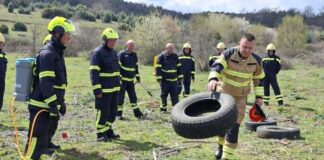 ВИДЕО: Над Струмица, вежба за справување со шумски пожари – презентирани новите заштитни униформи и специјално средство