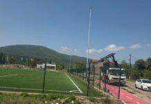 Фудбалско игралиште со вештачка трева во Струмица добива осветлување, наскоро рефлектори и на другото игралиште (ФОТО)