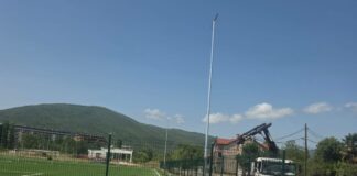 Фудбалско игралиште со вештачка трева во Струмица добива осветлување, наскоро рефлектори и на другото игралиште (ФОТО)