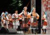 ФА ,,Цветови“ од Дедино со прва награда за најкомплетна изворна народна носија на „Илинденски денови 2026“ во Битола (ФОТО)