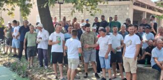 Ќе го блокираме патот кон Бугарија, кажаа струмичките земјоделци на протестот во Муртино, гневни на ниските откупни цени на ајварката (ВИДЕО)