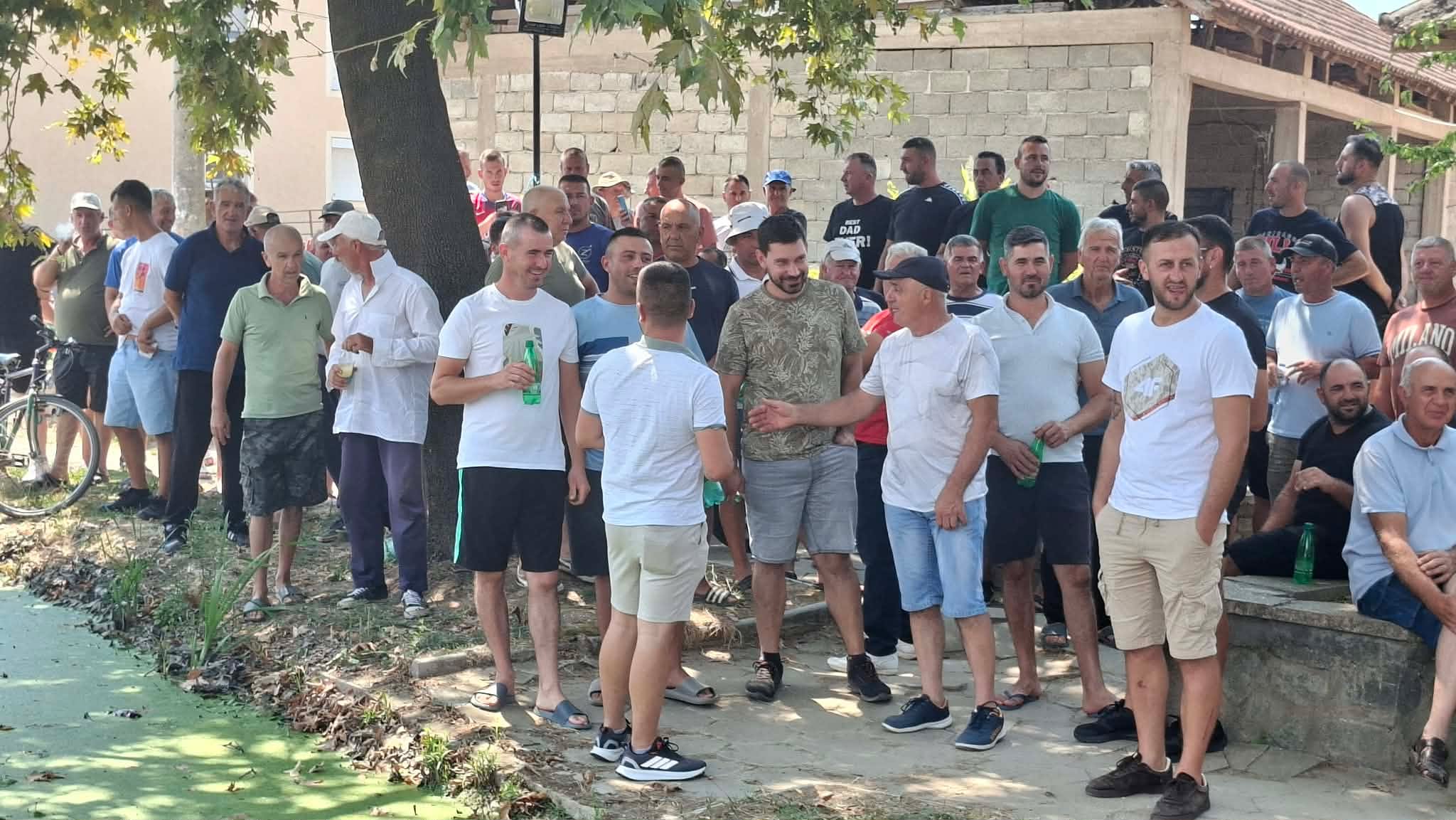 Ќе го блокираме патот кон Бугарија, кажаа струмичките земјоделци на протестот во Муртино, гневни на ниските откупни цени на ајварката (ВИДЕО)