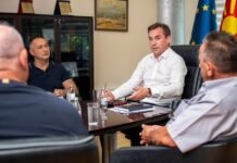 Министерот Серафимовски се сретна со преработувачите за откупот на „ајварката“ – очекувам конструктивен пристап ! (ФОТО)
