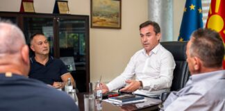 Министерот Серафимовски се сретна со преработувачите за откупот на „ајварката“ – очекувам конструктивен пристап ! (ФОТО)