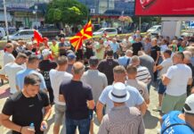 Нов протест на земјоделците во Струмица оти договорените цени за ајварката не се почитуваат – бараат поддршка од државата (ВИДЕО)
