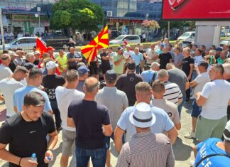 Нов протест на земјоделците во Струмица оти договорените цени за ајварката не се почитуваат – бараат поддршка од државата (ВИДЕО)