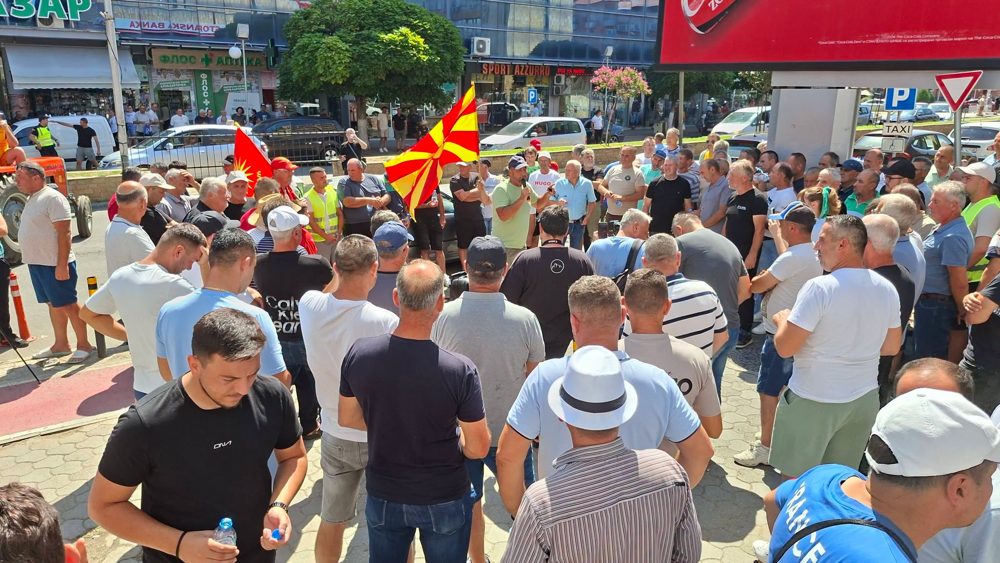 Нов протест на земјоделците во Струмица оти договорените цени за ајварката не се почитуваат – бараат поддршка од државата (ВИДЕО)