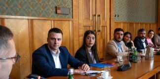 Советникот од Струмица Владимир Ристов во Полска – фокус, моделите за учество на младите и граѓаните за носење одлуки (ФОТО)