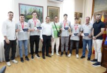 Јанков ги прими младите струмичани, бронзени во баскет на Плазма спортските игри во Сплит и им подели ваучери од 6000 денари (ФОТО)