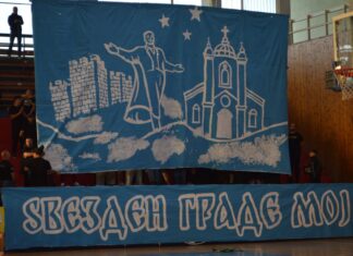 Ѕвезден граде мој – “Ајдуци“ Струмица со огромен навивачки транспарент и поддршка за кошаркарите во Парк (ФОТО)